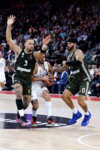 Bayern verlieren Star-Aufbauspieler Edwards und Weiler-Babb